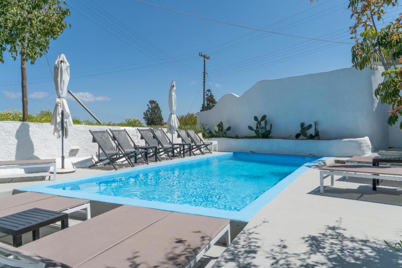 Luxl Fira (Santorini)
